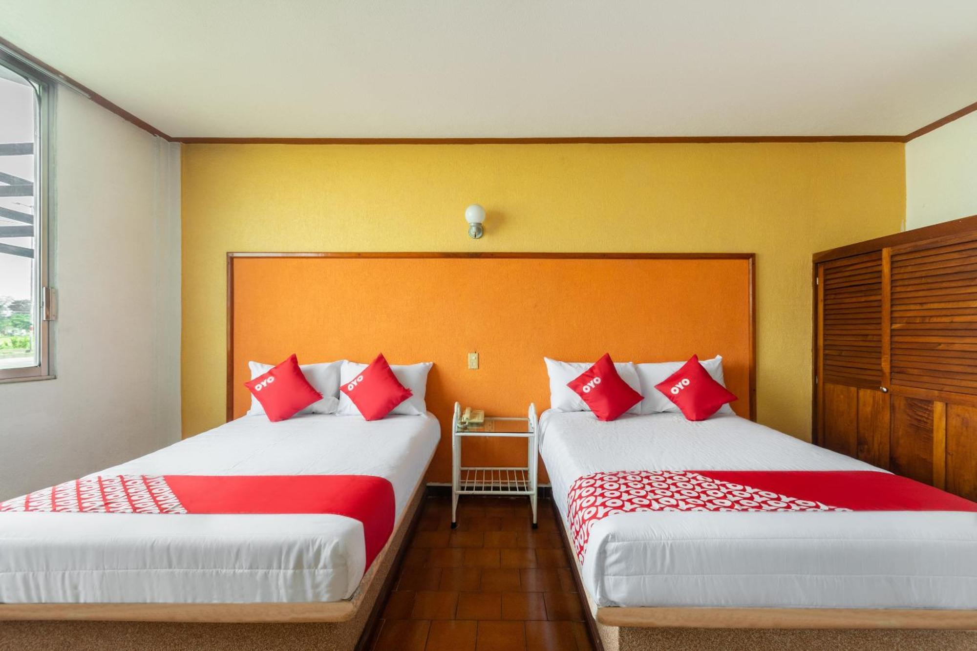 Oyo Hotel Casa Blanca Martínez de La Torre Buitenkant foto