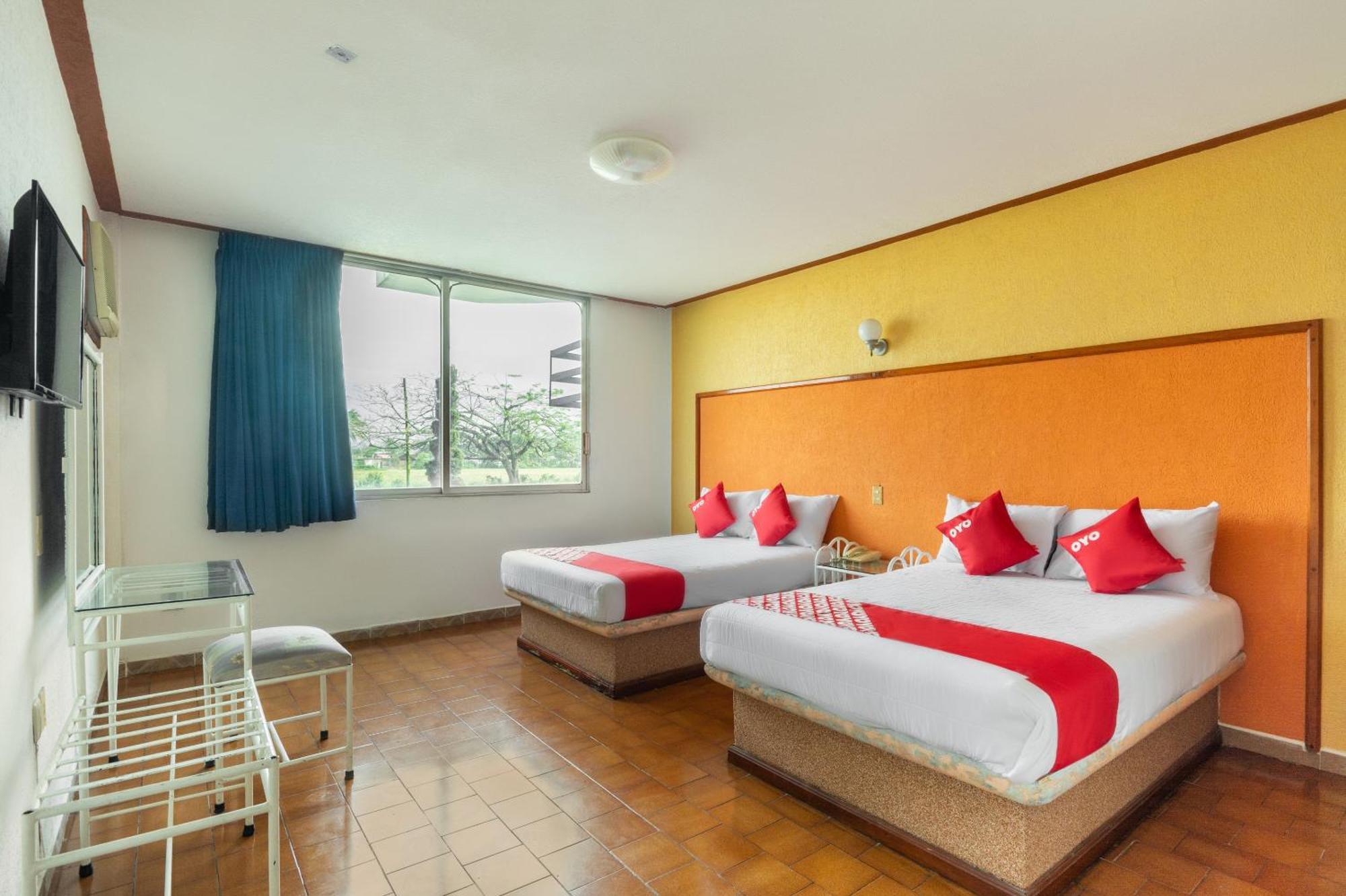 Oyo Hotel Casa Blanca Martínez de La Torre Buitenkant foto