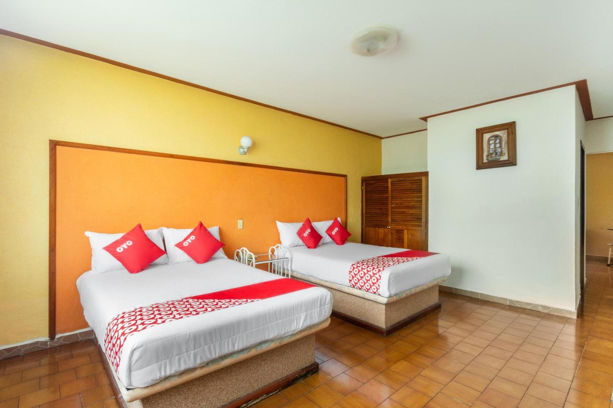 Oyo Hotel Casa Blanca Martínez de La Torre Buitenkant foto
