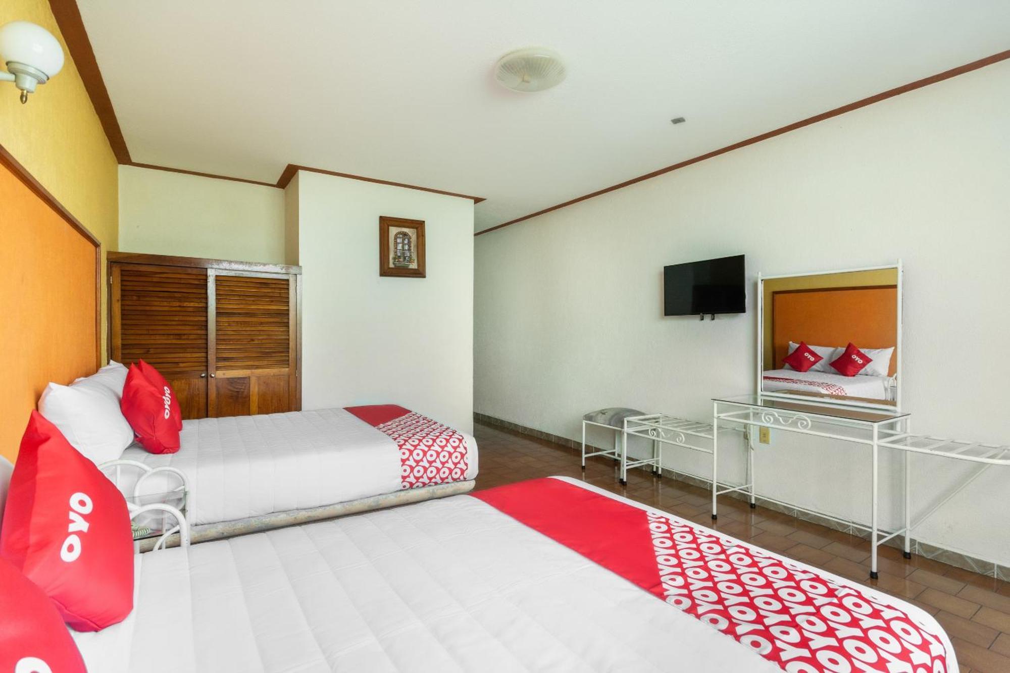 Oyo Hotel Casa Blanca Martínez de La Torre Buitenkant foto