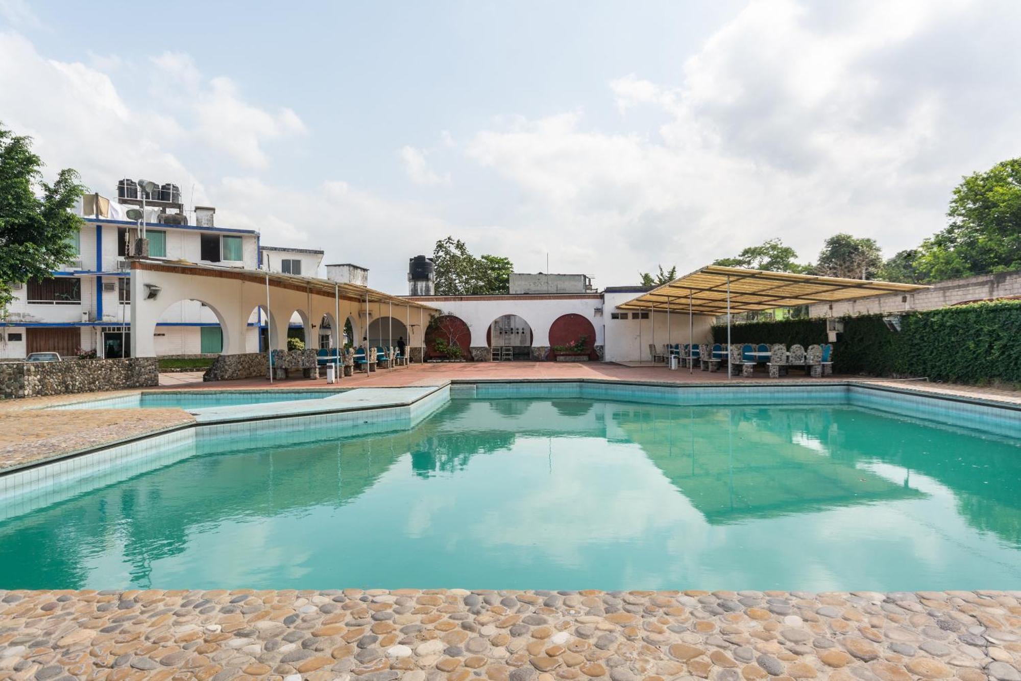 Oyo Hotel Casa Blanca Martínez de La Torre Buitenkant foto