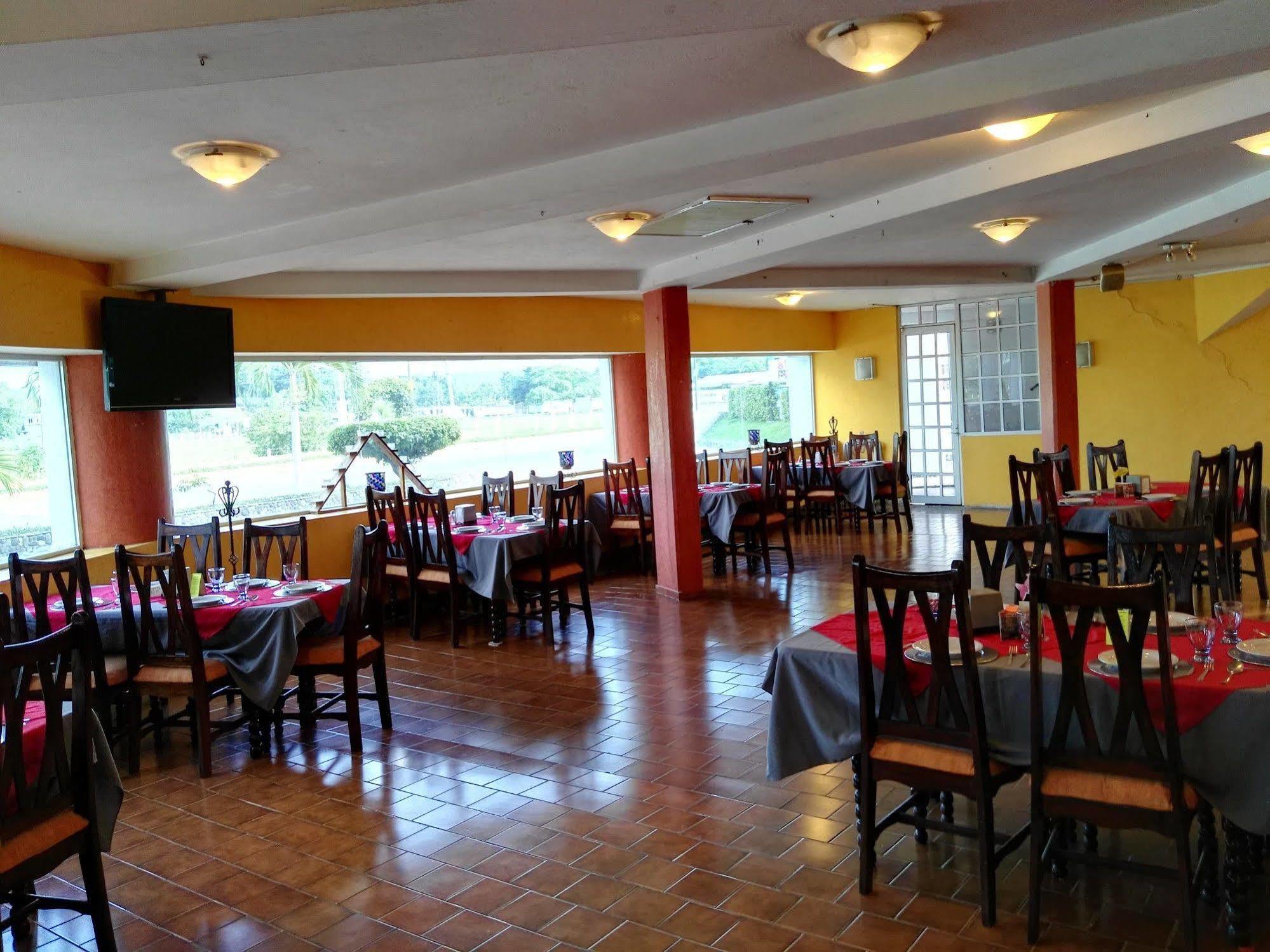 Oyo Hotel Casa Blanca Martínez de La Torre Buitenkant foto